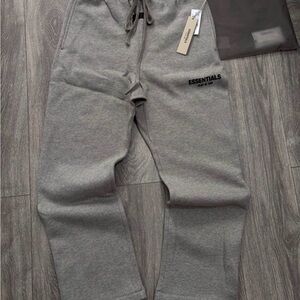 Essentials dark oat Medium Sweats